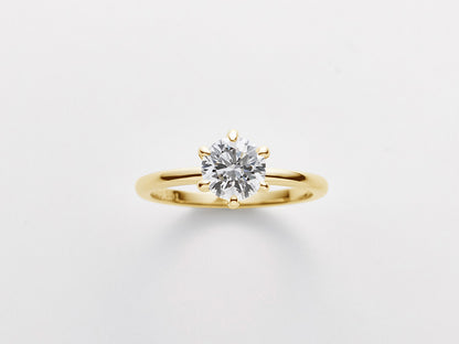 《ホワイトダイヤモンド》を育てて《イエローゴールドリング》にお仕立てする